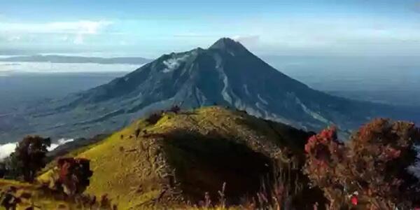 5 gunung paling horor di INDONESIA !!