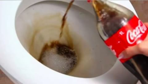 24 kegunaan dari coca cola yang "mengerikan"