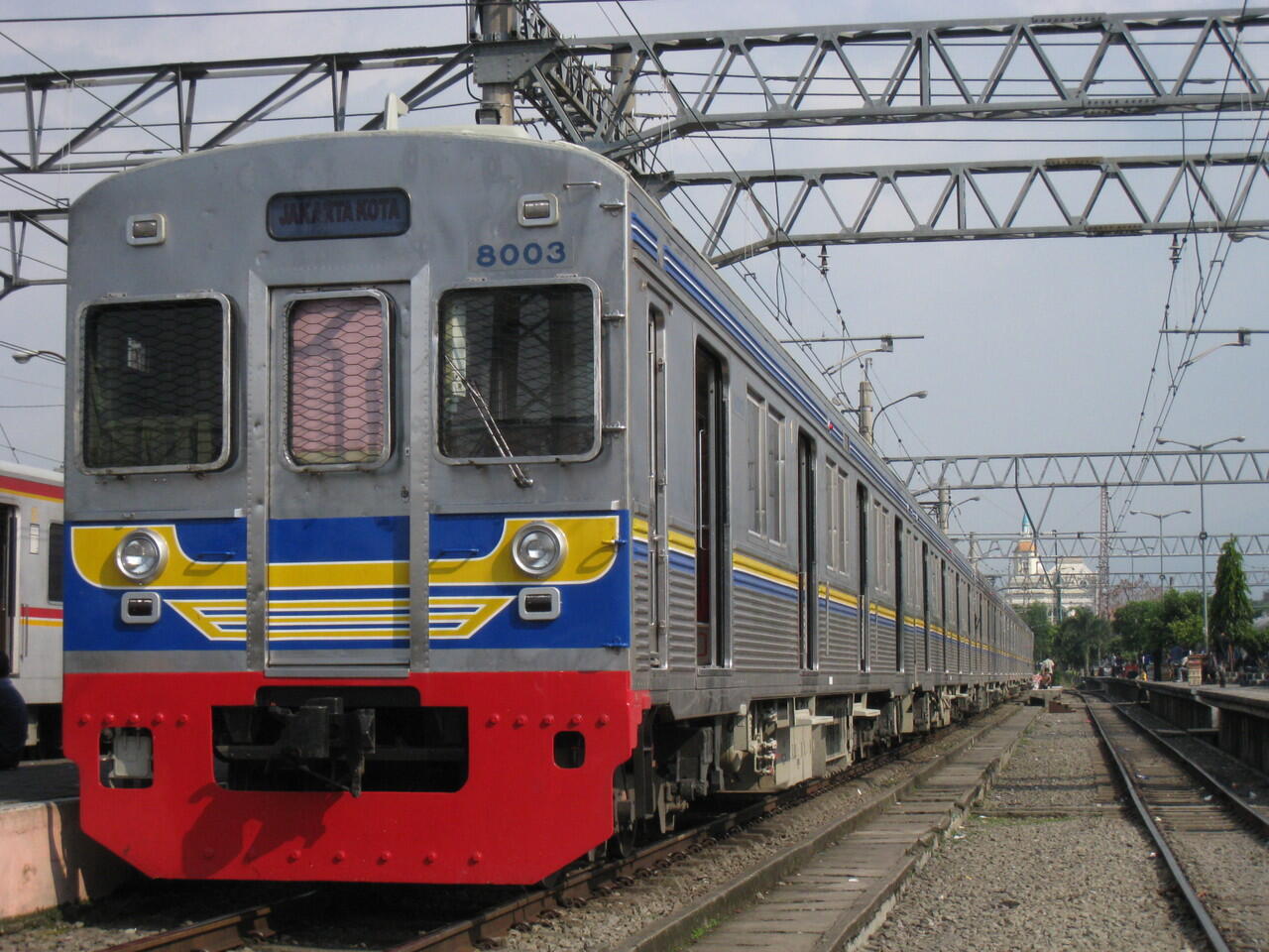 10 Tipe Pengguna Smartphone di KRL Commuter Line