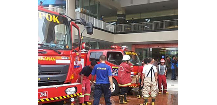 Resto D’Cost Terbakar, Pengunjung Depok Mal Berhamburan ( Hari Ini !!!! )