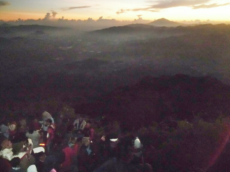 (CATPER) Terseok di Bayongbong, Terisak di Pemancar Menuju Cikuray 2821 mdpl