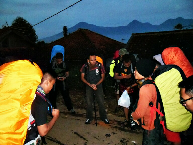 (CATPER) Terseok di Bayongbong, Terisak di Pemancar Menuju Cikuray 2821 mdpl
