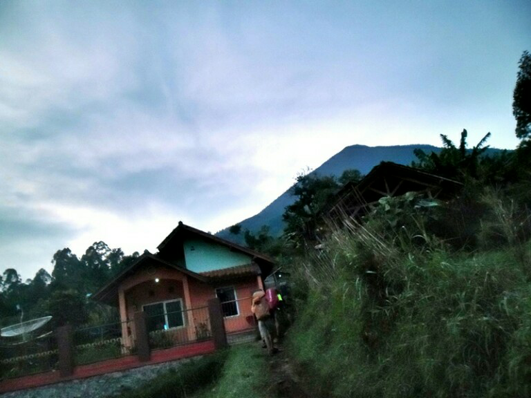 (CATPER) Terseok di Bayongbong, Terisak di Pemancar Menuju Cikuray 2821 mdpl