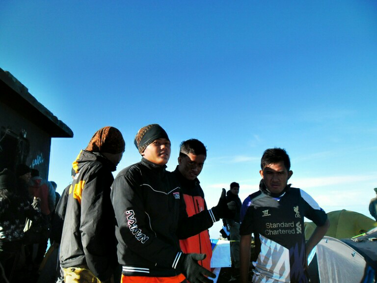 (CATPER) Terseok di Bayongbong, Terisak di Pemancar Menuju Cikuray 2821 mdpl