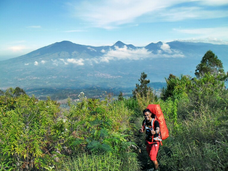 (CATPER) Terseok di Bayongbong, Terisak di Pemancar Menuju Cikuray 2821 mdpl