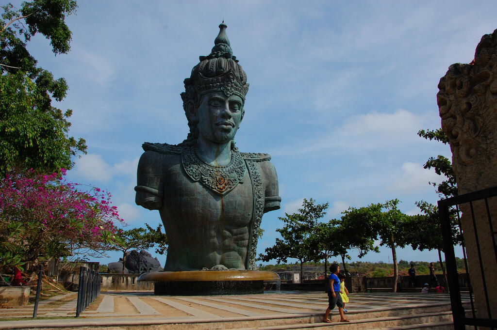 Keren! Ini 4 Seniman Jenius Indonesia Yang Karyanya Sudah Diakui Dunia