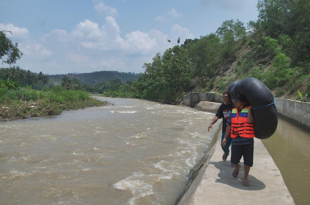 [catper] Memacu Adrenalin di Tubing Sungai Tuntang
