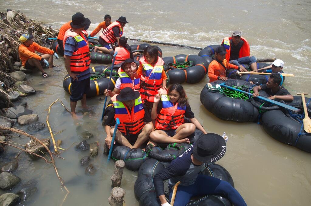 [catper] Memacu Adrenalin di Tubing Sungai Tuntang