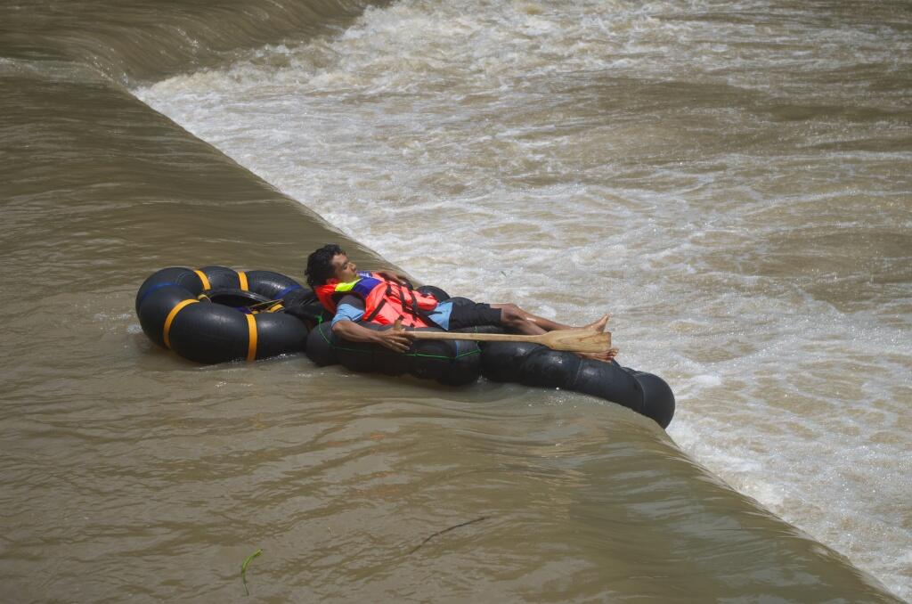 [catper] Memacu Adrenalin di Tubing Sungai Tuntang