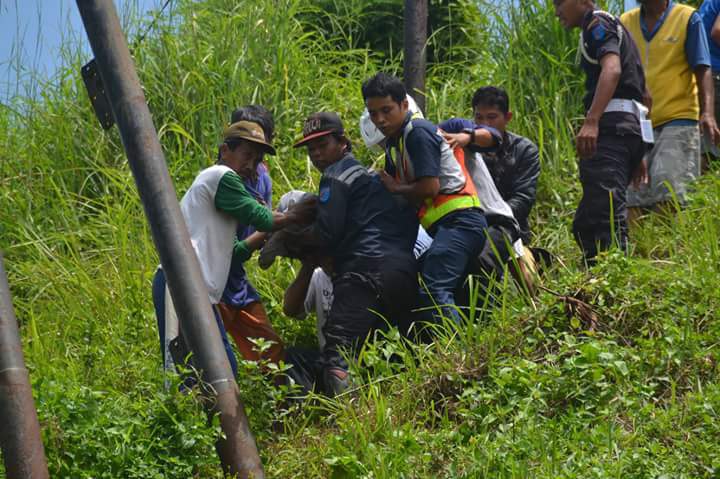 Asik Selfie Di Pinggir Rel Kereta Api, Tewas Tersambar Kereta