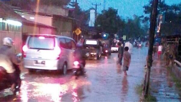 Banjir Landa Kabupaten Bandung, 2 Orang Tewas dan 3 Hilang