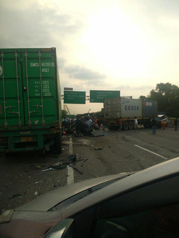 Evakuasi Kecelakaan Tol Jakarta-Cikampek Selesai, Jalur Kembali Dibuka