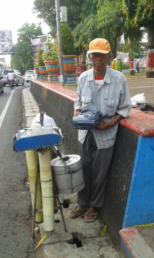 Berbagi Sedekah ( BERKAH ) Aksi Sosial ke Pedagang Kecil Edisi Januari 2016 ( 2 )