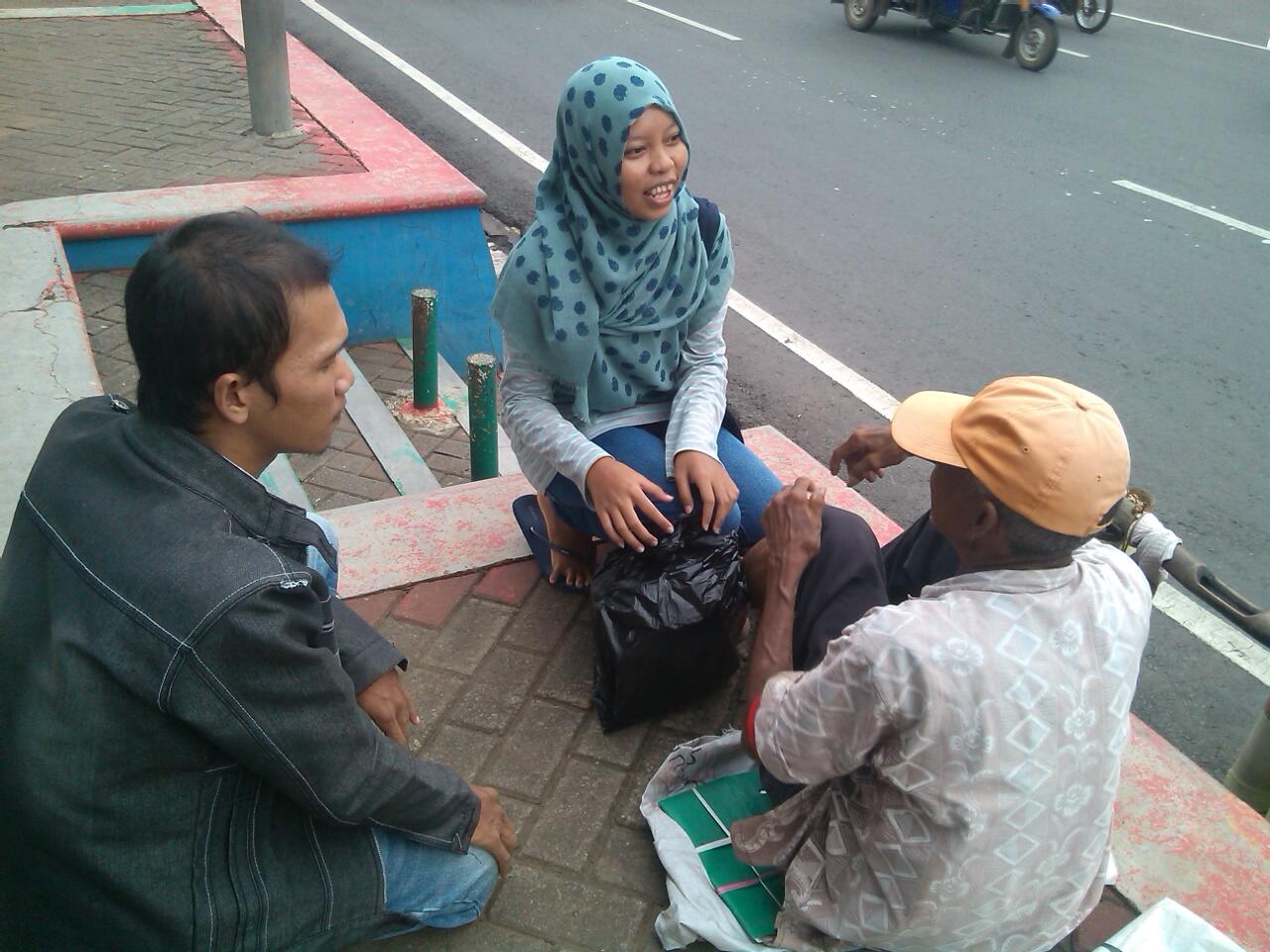 Berbagi Sedekah ( BERKAH ) Aksi Sosial ke Pedagang Kecil Edisi Januari 2016 ( 2 )