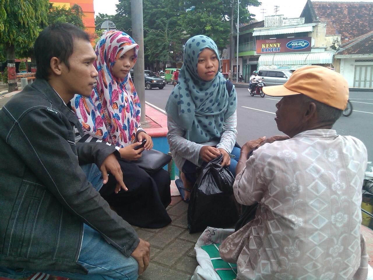 Berbagi Sedekah ( BERKAH ) Aksi Sosial ke Pedagang Kecil Edisi Januari 2016 ( 2 )