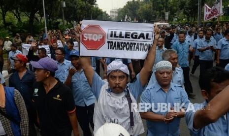 Ini Delapan Pelanggaran Uber dan Grab Menurut Menhub
