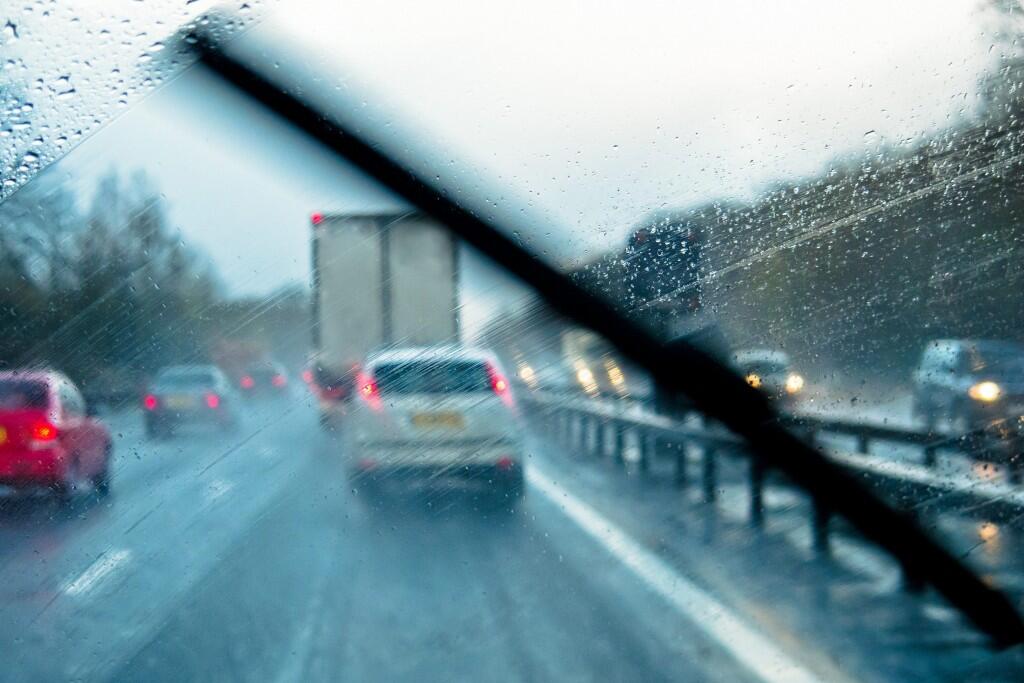 8 Alasan Kenapa Hujan Bikin Macet
