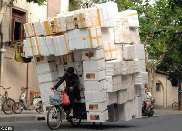 GOKIL!! 22 Cara Angkut Barang Paling Ekstrim Yang Bikin Kamu Geleng-Geleng Kepala