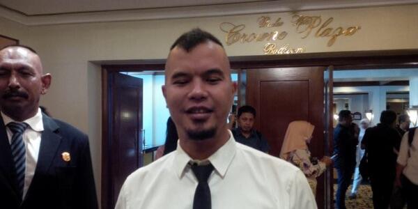 Ahmad dhani Tantang Slank untuk Debat Politik?