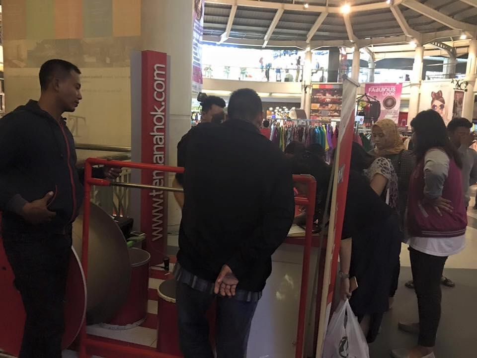 Pengumpulan Ulang KTP Ahok-Heru