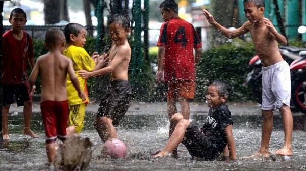 Bermain Permainan Anak Tradisional Sungguh Banyak Manfaat dan Cerita