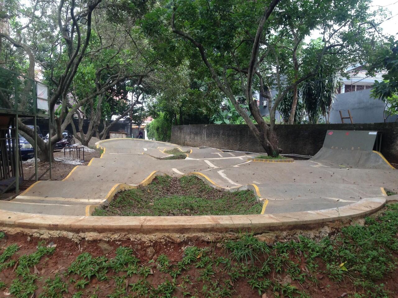 Eleven Trees coffe - work - playground