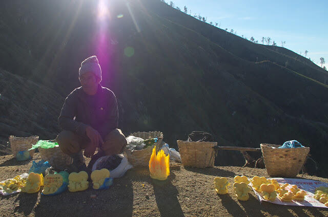 &#91;catper&#93; Memburu Api Biru Kawah Ijen