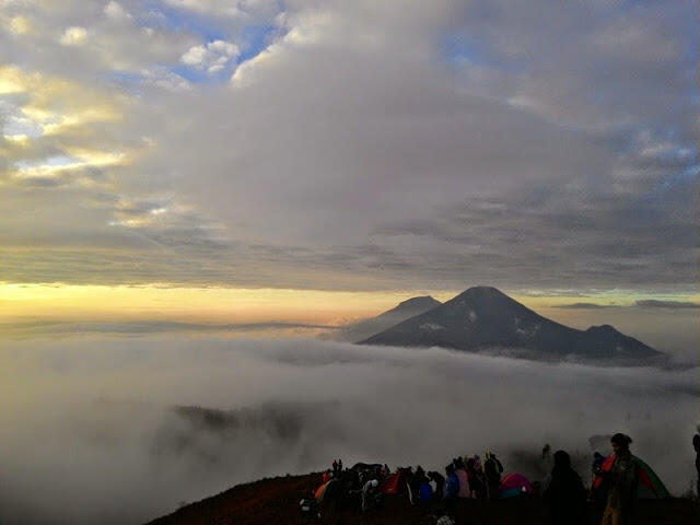 &#91;catper&#93; Gunung Prau, Sensasi Negeri di Atas Awan 