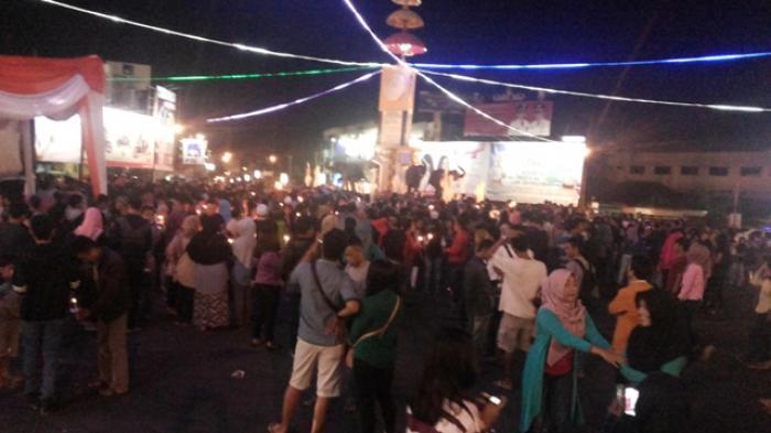 BANDAR LAMPUNG LAKUKAN AKSI 1000 LILIN !!!