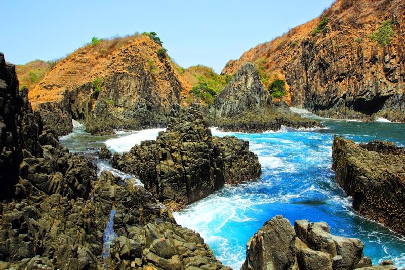 Pantai Semeti dan Akuarium Alam yang Cantik
