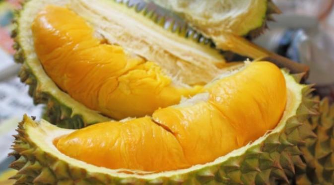Trik Unik Atasi Gangguan Saat Makan Durian