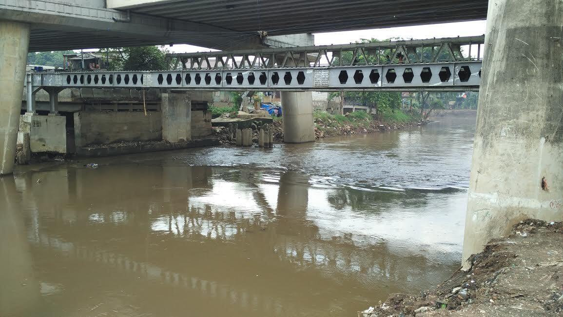 Tumpukan Sampah di Sungai di Kolong Jembatan Kalibata kini Sudah Sirna 