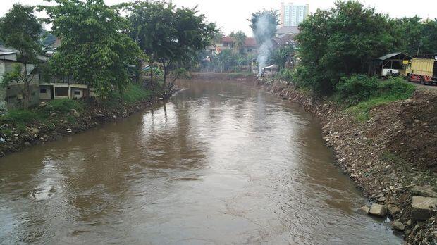 Tumpukan Sampah di Sungai di Kolong Jembatan Kalibata kini Sudah Sirna 