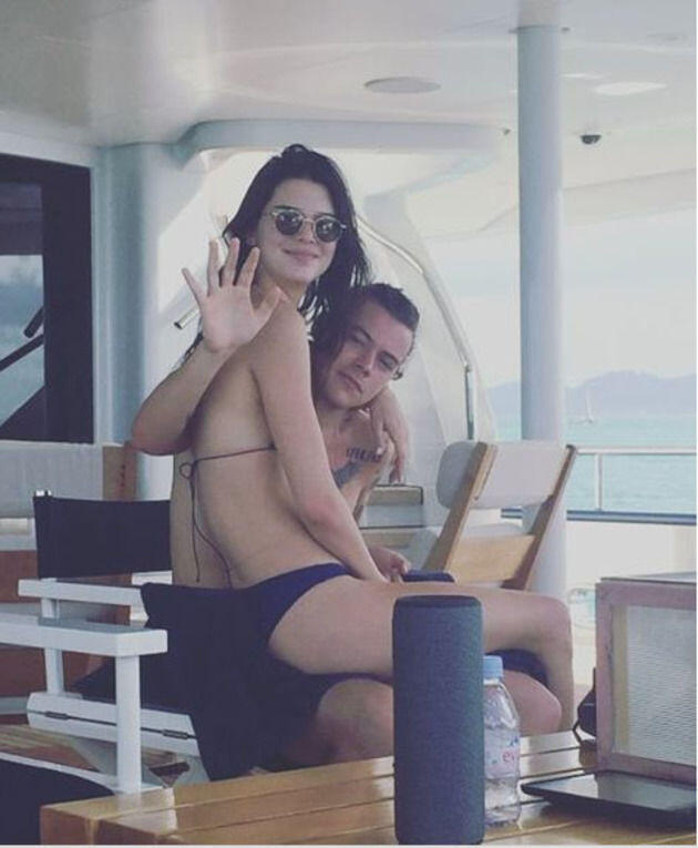 iCloud Dibajak, Foto Intim Harry Styles dan Kendall Jenner Bocor