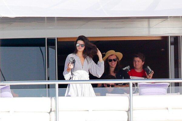 iCloud Dibajak, Foto Intim Harry Styles dan Kendall Jenner Bocor