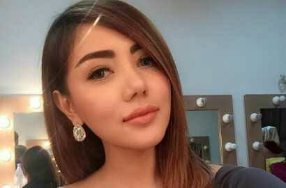 HOT...Puting Payudara Ngintip, Bella Shofie Mirip Lady Gaga & Ariana Grande