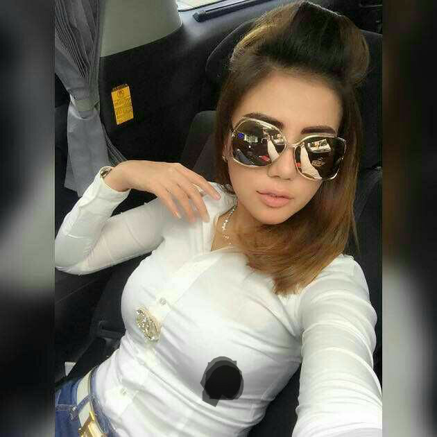 HOT...Puting Payudara Ngintip, Bella Shofie Mirip Lady Gaga &amp; Ariana Grande