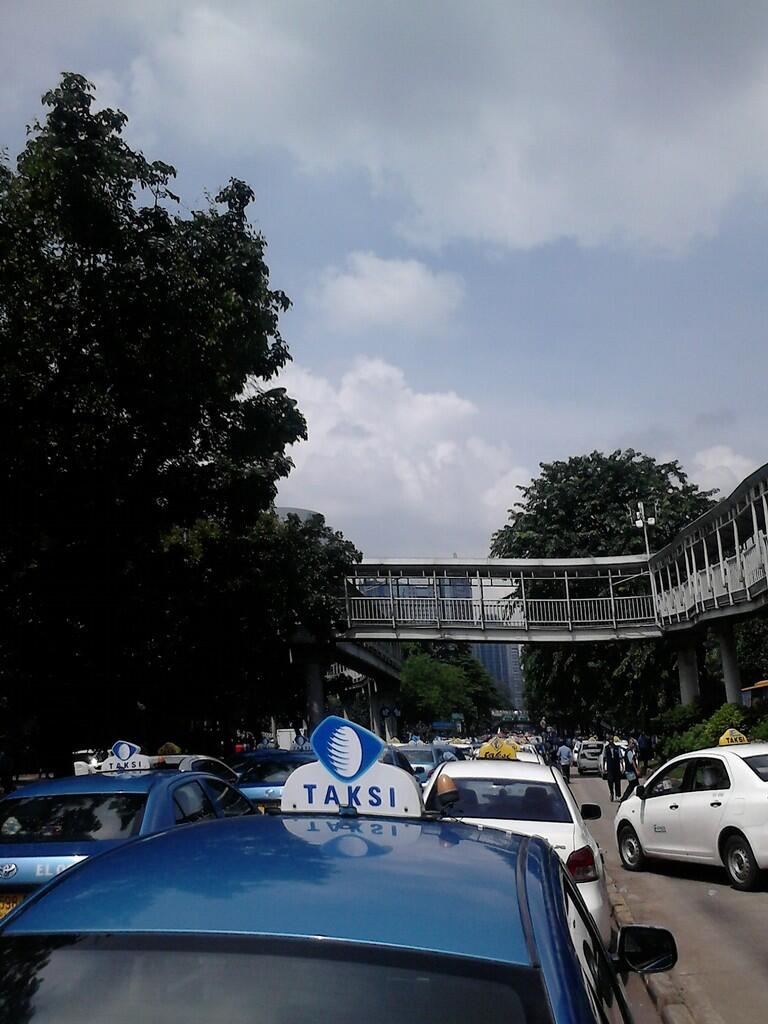 NONTON AWAK ANGKUTAN UMUM PUNCAK DEMO HARI INI 22 MAret 2016