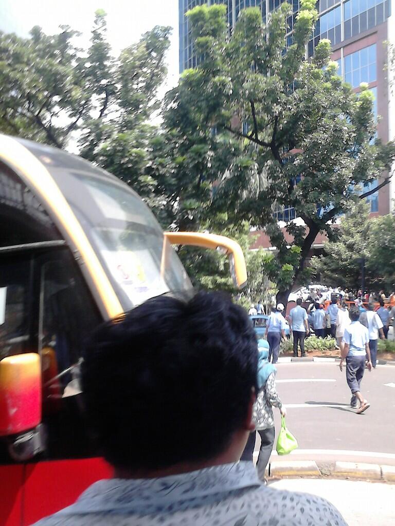 NONTON AWAK ANGKUTAN UMUM PUNCAK DEMO HARI INI 22 MAret 2016