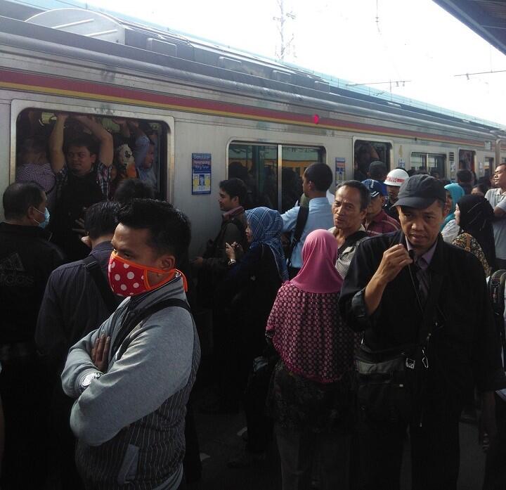 &#91;Hati Hati Pengguna CL&#93; Copet tertangkap di Commuter Line arah Sudirman