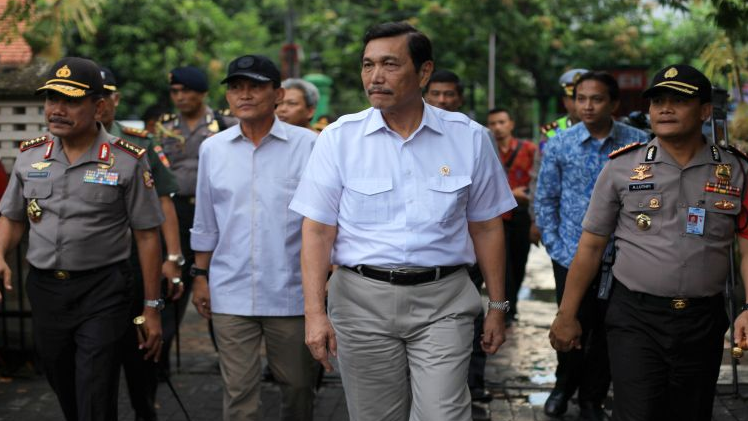 Menko Luhut: Penutupan Aplikasi Online Tak Selesaikan Masalah
