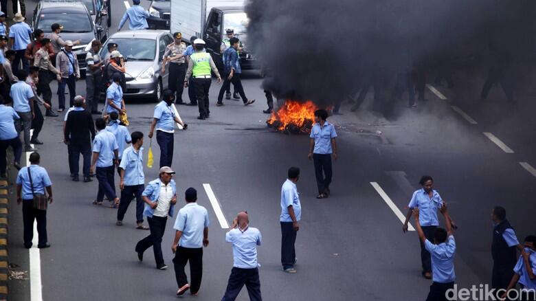 DEMO ANARKIS TAKSI di JAKARTA #boikotTAKSI