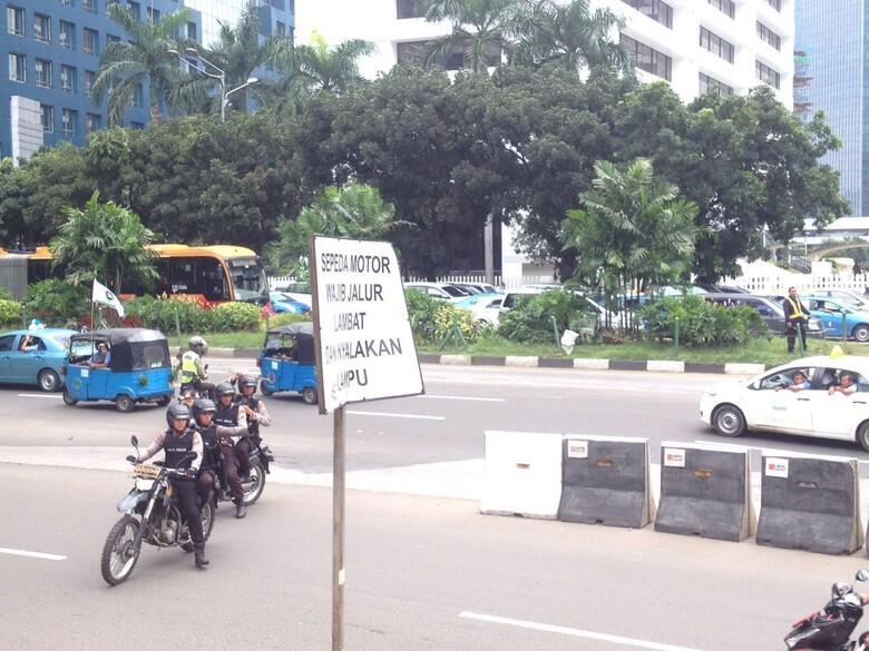 DEMO ANARKIS TAKSI di JAKARTA #boikotTAKSI