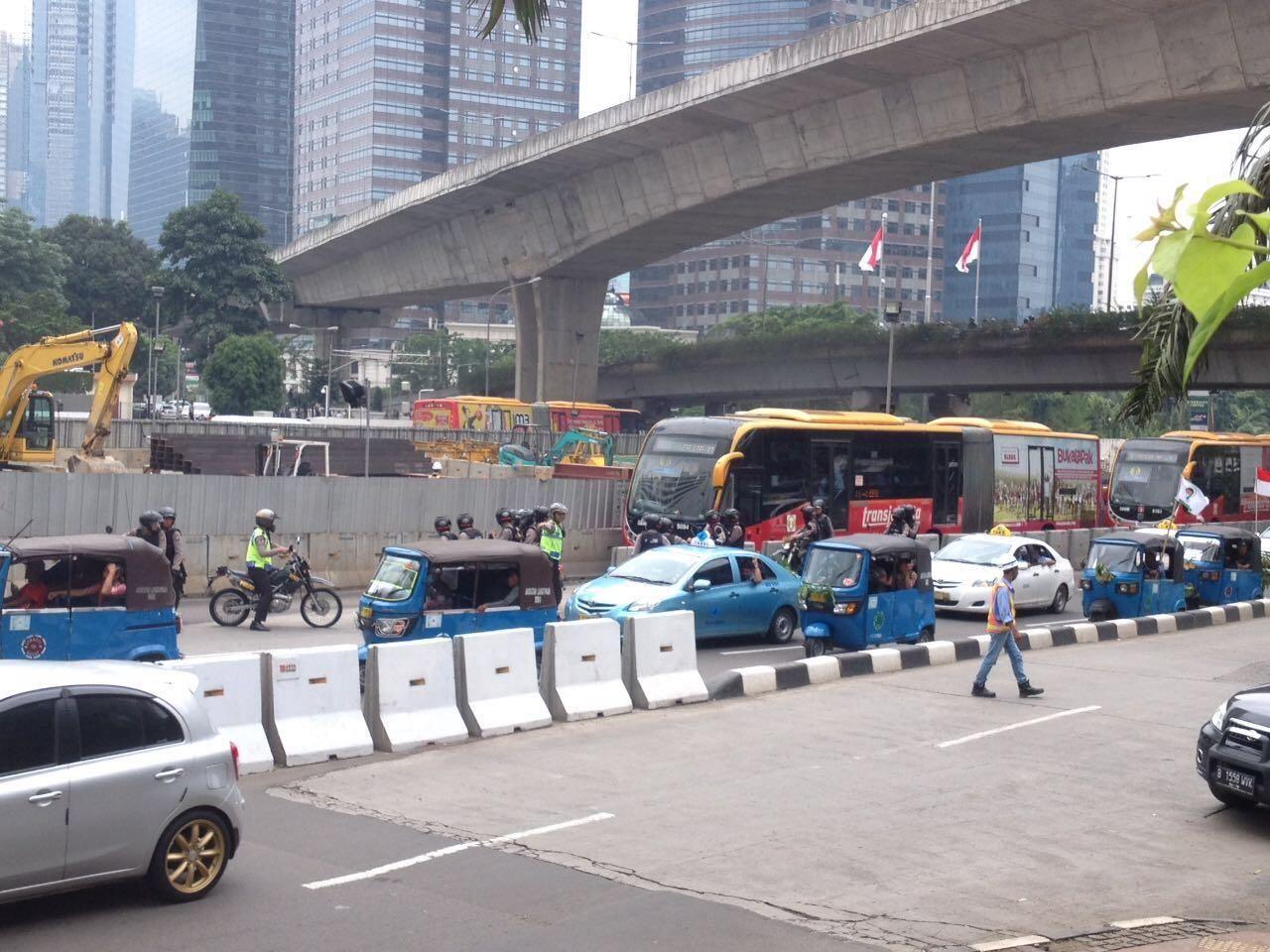 DEMO ANARKIS TAKSI di JAKARTA #boikotTAKSI