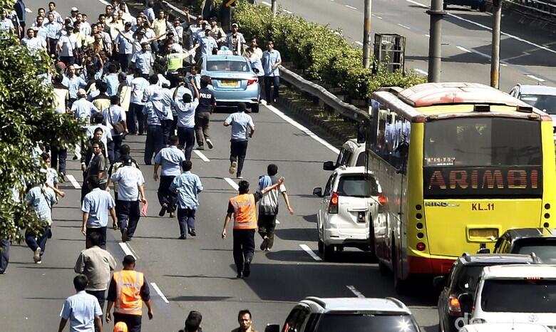 DEMO ANARKIS TAKSI di JAKARTA #boikotTAKSI