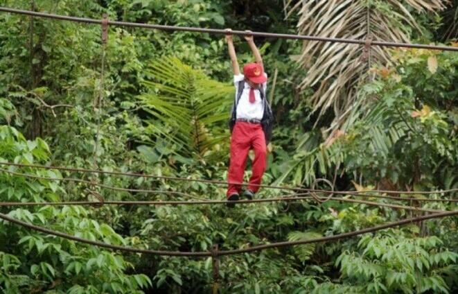 Cara pergi ke sekolah paling ekstrim di dunia