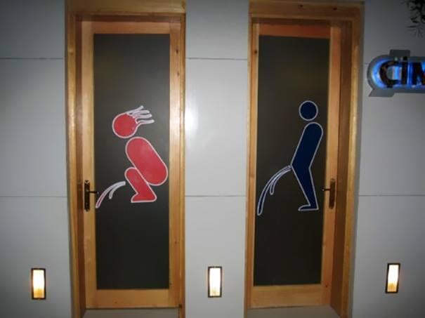 Papan Petunjuk Toilet yang Gokil