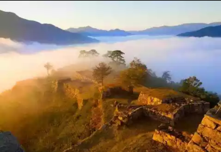 Kastil di Atas Awan ? Masa?