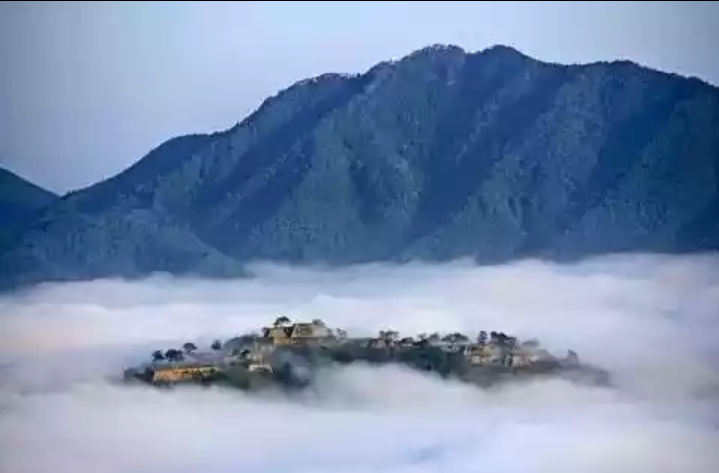 Kastil di Atas Awan ? Masa?