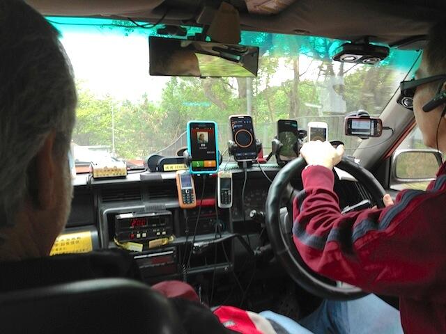 Uber vs Taksi: Offline vs Online Atau Soal Harga?